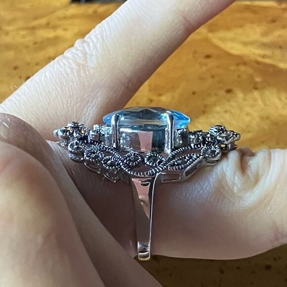 Sky Blue Topaz Marcasite Sterling Silver Cocktail Ring Size 6 - Picture 3 of 9